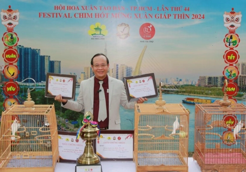 TS.BS Võ Văn Nhân là một người yêu chim chào mào