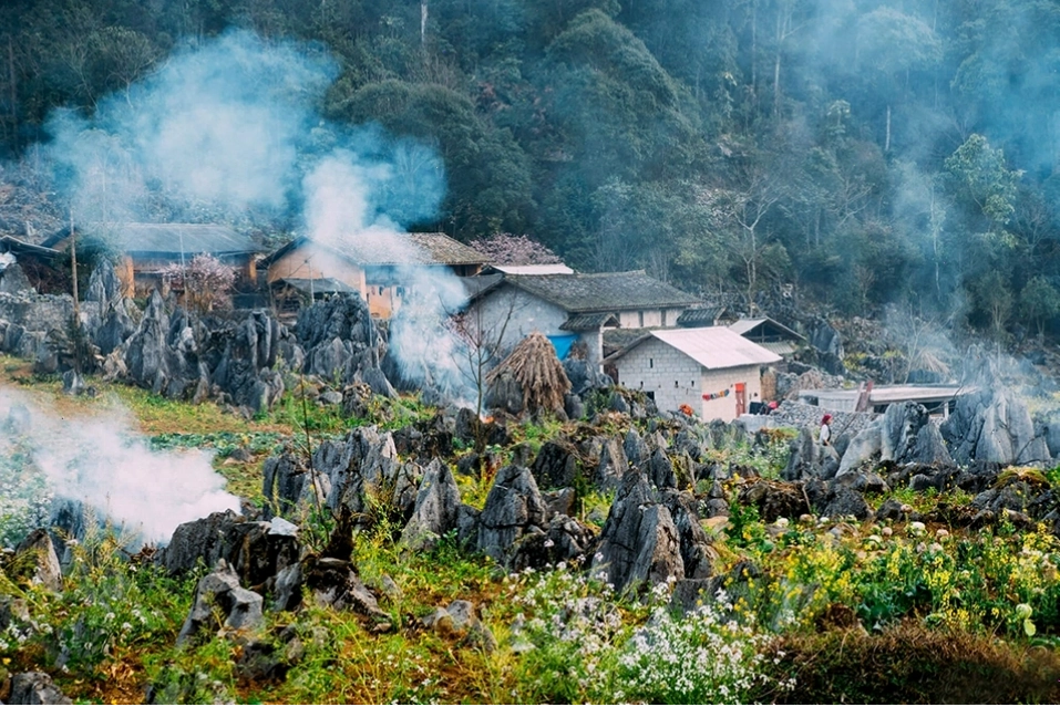 Vẻ đẹp hùng vĩ của địa hình núi đá