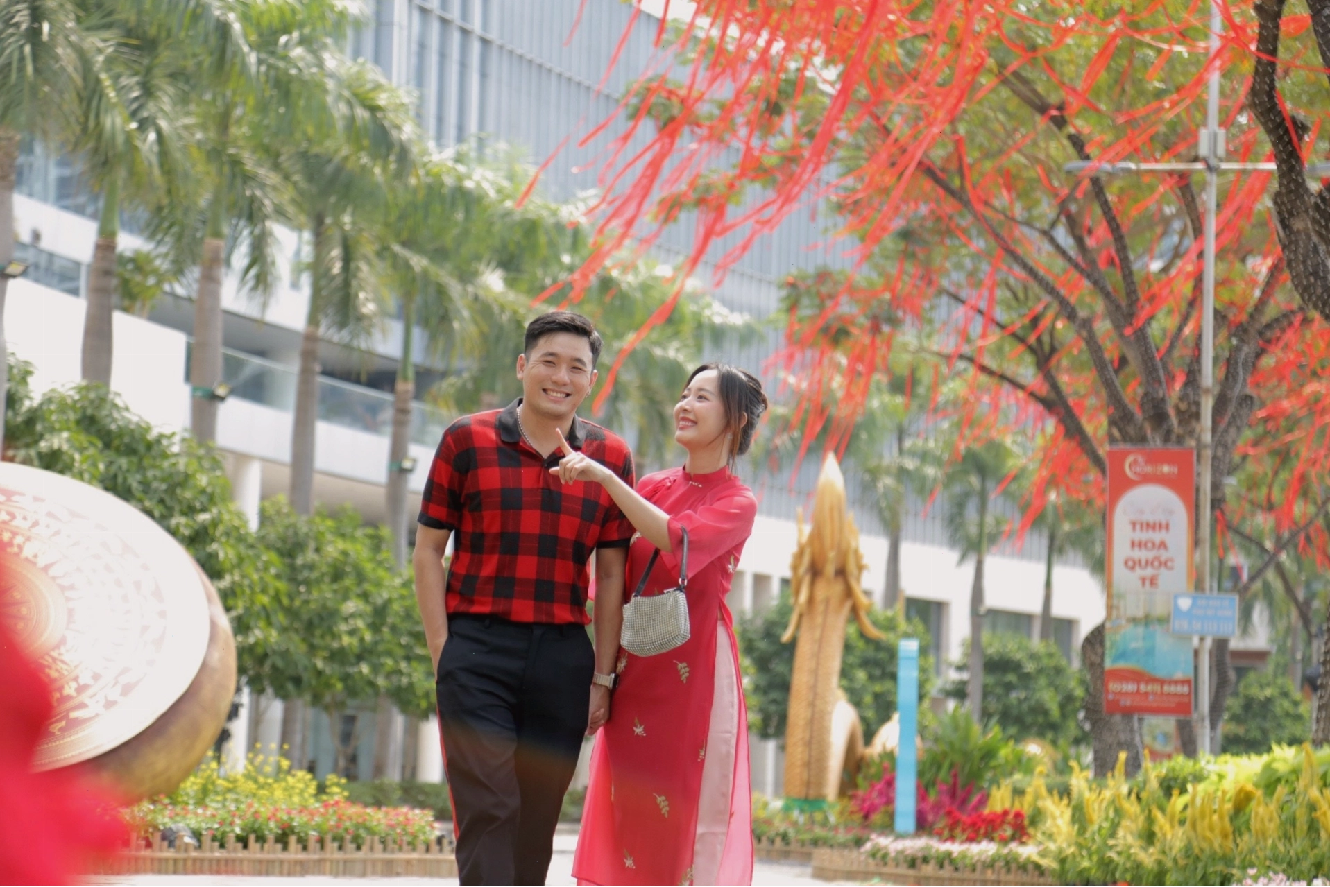 Vệ sinh lồng nuôi chim hỏa tiễn hàng ngày
