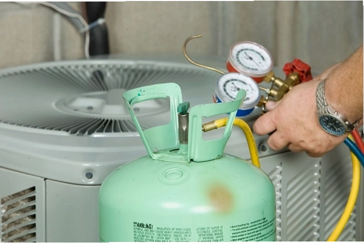 Hết gas hoặc thiếu gas khiến dàn lạnh điều hòa bị đóng đá