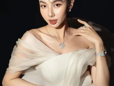 Khám phá bộ ảnh quyến rũ của Nguyễn Thúc Thùy Tiên